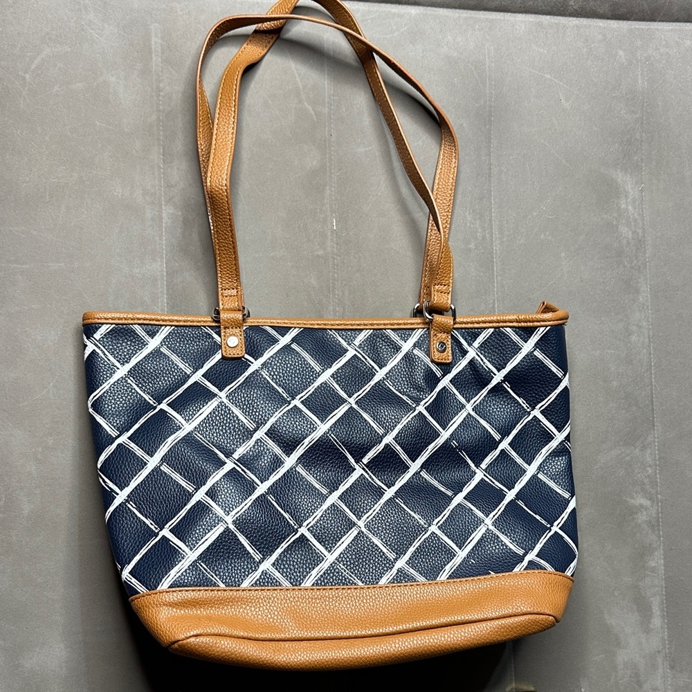 Jewell by Thirty One Stylish‎ Navy and Tan Tote Bag